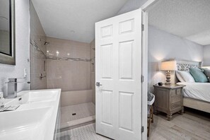 Hair dryer, towels - Headline (Flagler Beach)