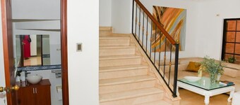 Charming 1-bedroom house with AC, TV, bathroom, WiFi, pool, parking, camara