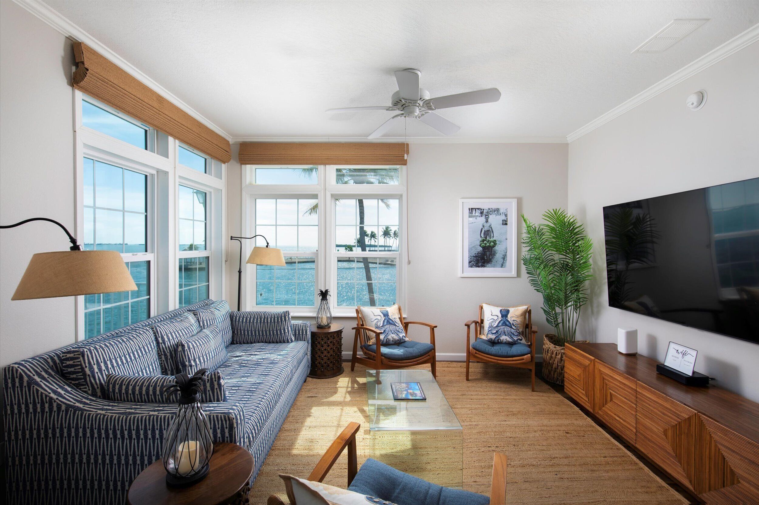 Smart TV, table tennis