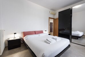 2 habitaciones, tabla de planchar con plancha, wifi y ropa de cama 