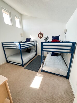 3 Schlafzimmer, Reisekinderbett, kostenloses WLAN, Bettwäsche