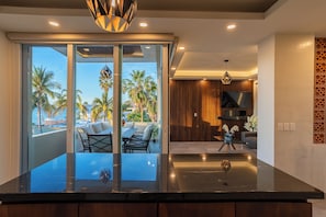 Appartement Luxe, bain à remous, vue mer | Coin séjour