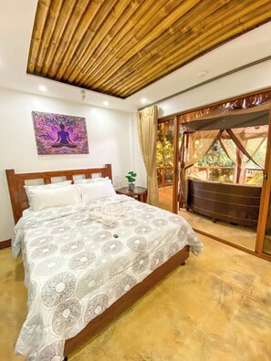 Individually decorated, individually furnished, desk, laptop workspace - Giardino Romantico (Valencia)