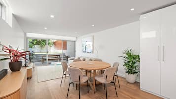Deluxe House, Non Smoking | Ruang makan