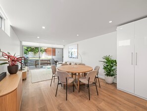 The Nancy Bondi | Dining room - The Nancy Bondi (North Bondi)