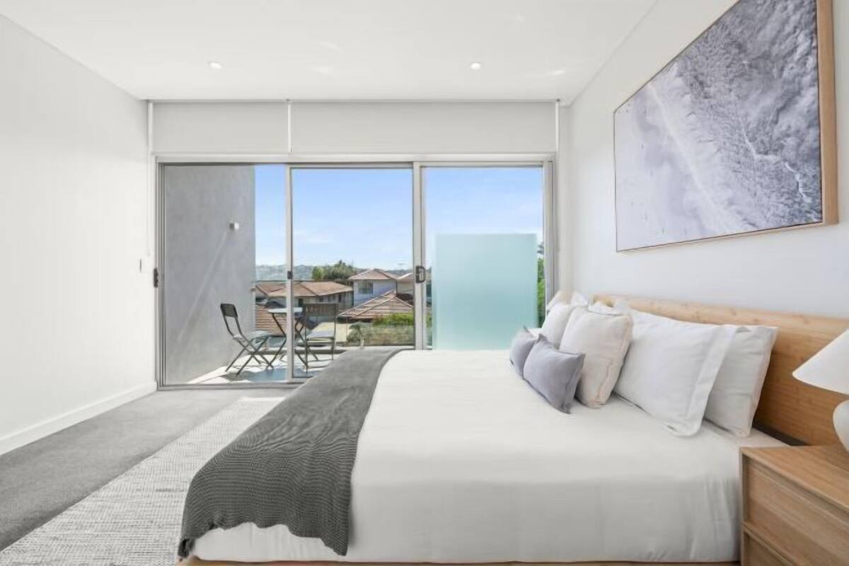 4 habitaciones, tabla de planchar con plancha y cunas gratuitas 