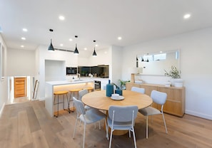The Sid Bondi | In-room dining - The Nancy Bondi (North Bondi)