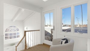 Interior - Twin Dolphins by Avantstay Steps to Beach Deck (Newport Beach)