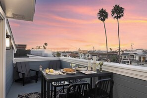 House (3 Bedrooms) | Interior - Twin Dolphins by Avantstay Steps to Beach Deck (Newport Beach)