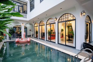 Vil·la de disseny, vistes al jardí | Piscina privada