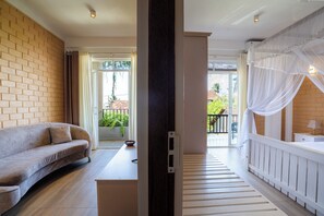 24-英寸智能电视 （配备数码频道）、书