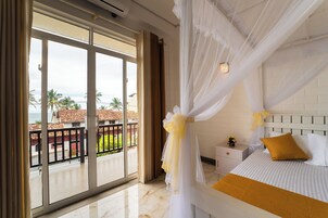 Superior Studio Suite, Ocean View | Premium bedding, minibar, individually furnished, desk