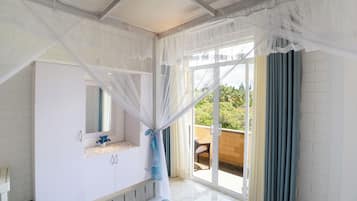 Premium bedding, minibar, individually furnished, desk