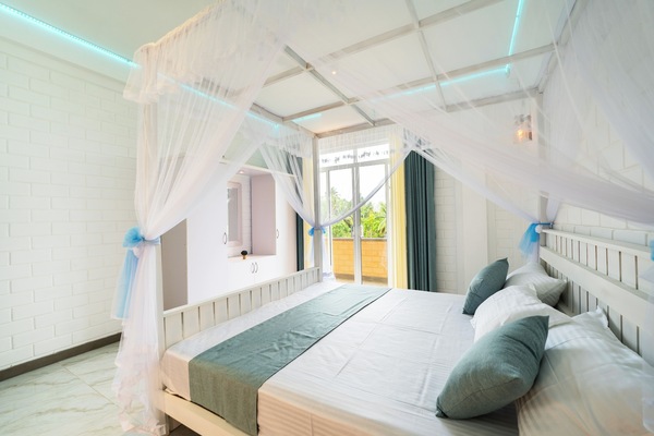 Premium bedding, minibar, individually furnished, desk