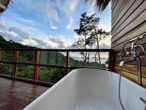 Suite Présidentielle, vue océan | Baignoire relaxante profonde