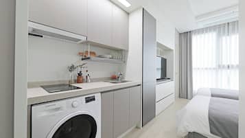 Phòng, không hút thuốc, bếp nhỏ | Bếp riêng | Tủ lạnh, lò vi sóng, bếp nấu, dụng cụ nấu nướng/bát dĩa/dao nĩa