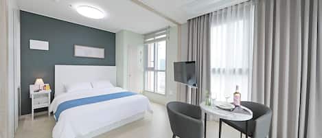 Suite, 1 King Bed, Non Smoking, Kitchenette | 1 bedroom, free WiFi