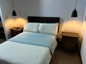 Desk, laptop workspace, free WiFi - Habitacion monarca - adosada (Guatapé)