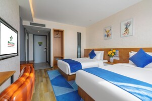 Camera Elite con letto matrimoniale o 2 letti singoli, vista parco | Postazione laptop, tende oscuranti, Wi-Fi gratuito, lenzuola