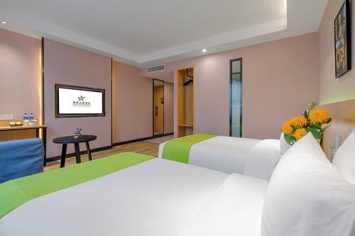 Elite Double or Twin Room, Park View | Laptop workspace, blackout drapes, free WiFi, bed sheets