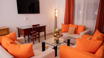 Comfort Apartment, Balcony, Garden View | Living area