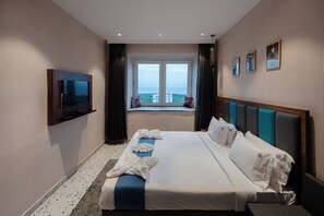 Deluxe Double Room, Sea View | Beach/ocean view - The Hive (Visakhapatnam)
