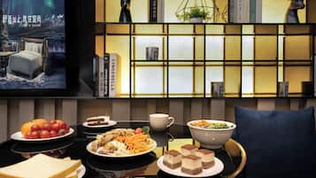 Free daily buffet breakfast