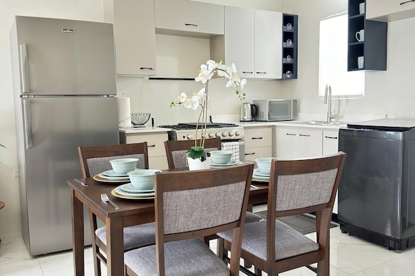 Nhà dành cho gia đình, quang cảnh vườn | Bếp riêng | Tủ lạnh, lò vi sóng, lò nướng, bếp nấu