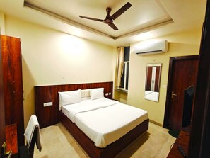 Standard Room | Hypo-allergenic bedding, soundproofing, free WiFi, bed sheets - Hotel Hari Inn  (Jaipur)