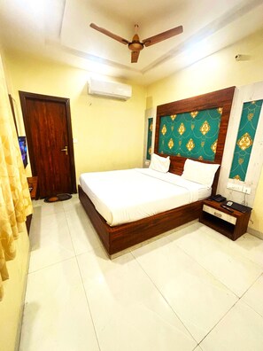 Deluxe Room, River View | Hypo-allergenic bedding, soundproofing, free WiFi, bed sheets - Hotel Hari Inn  (Jaipur)