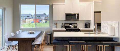 Microwave, oven, stovetop, dishwasher