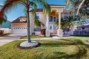Exterior - Easy-to-reach home with private screened pool, lanai, & AC - snowbird-friendly (Kissimmee)