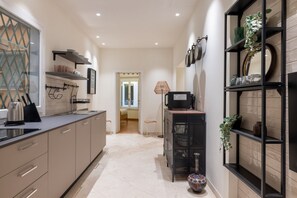 Fridge, microwave, stovetop, dishwasher - Charming 3 Bedroom Apartment in the Historic Center (Roma)
