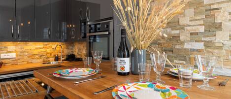 Frigorífic, microones, forn i placa de cuina