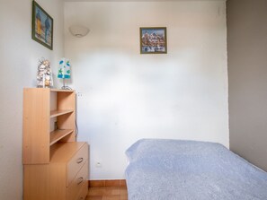 1 Schlafzimmer, Bügeleisen/Bügelbrett
