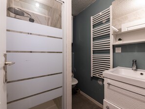 Bathroom - Bright apartment for 4 ppl (Morillon)