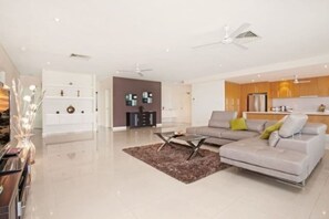 Apart Daire | 4 yatak odası, masa 