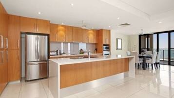 Lejlighed | 4 soveværelser, skrivebord