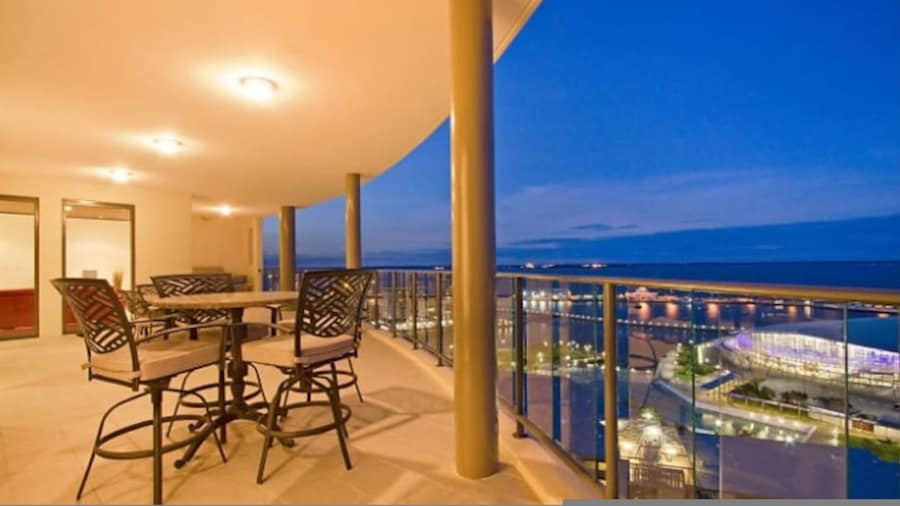 Zenlux 4BR Waterfront Penthouse Pad 270 Panoroma