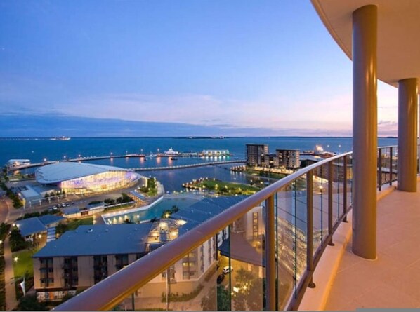 公寓 | 4 間臥室、書桌