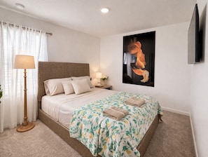 4 bedrooms, iron/ironing board, WiFi, bed sheets