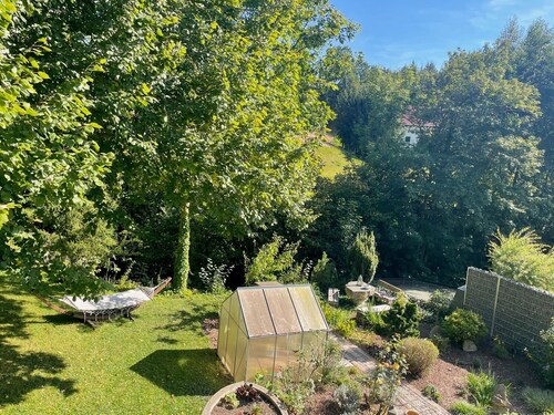 Ferienwohnung Gaßmann" mit Gemeinschaftsgarten, Balkon und Wi-Fi