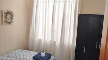 2 habitaciones, tabla de planchar con plancha, wifi y ropa de cama