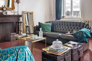 Living area - Apartment 'Schloss Melkof' with Private Garden and Wi-Fi (Vellahn OT Melkof)