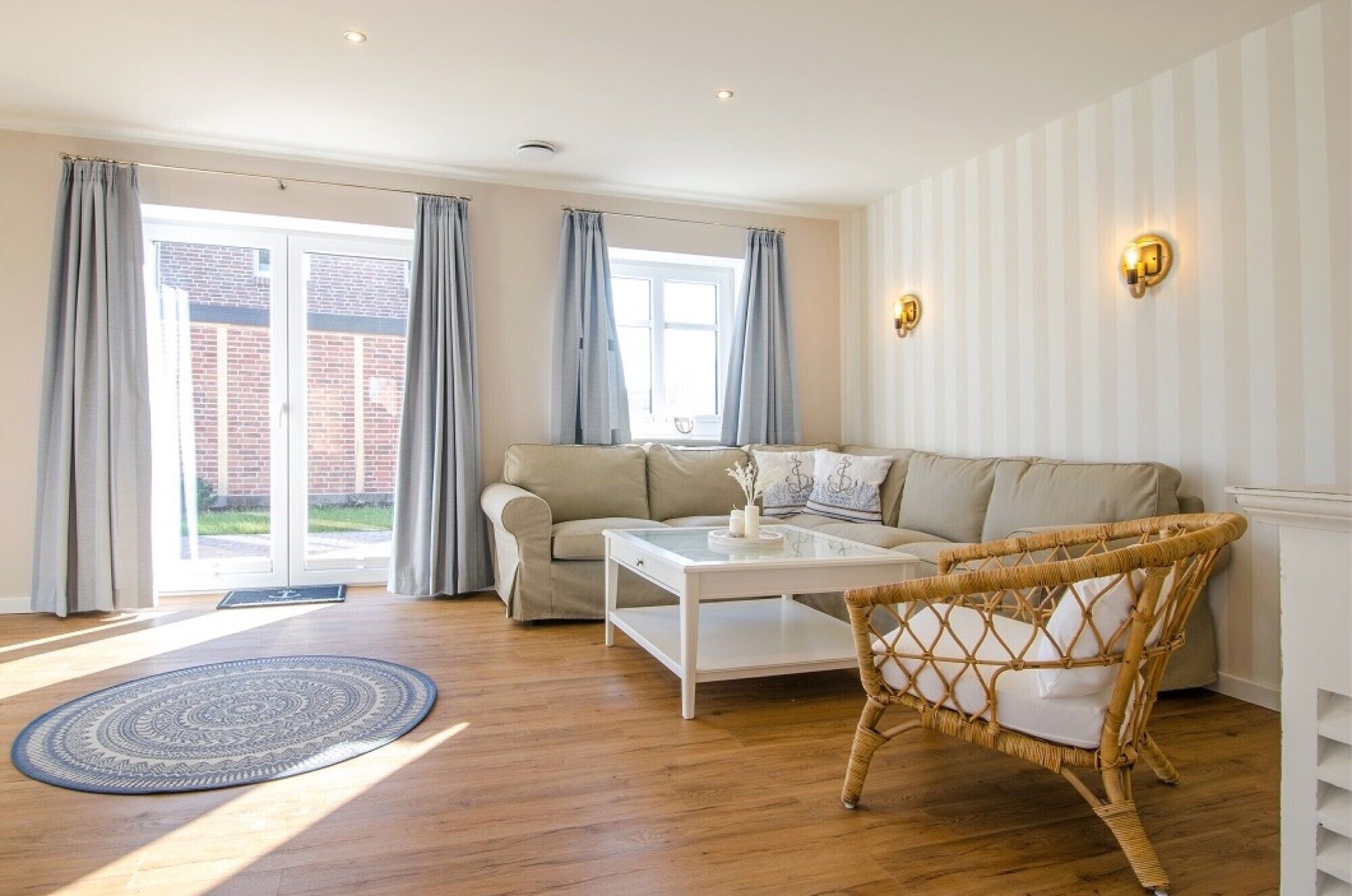 Televisión, reproductor de DVD, estéreo