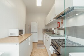 Fridge, microwave, oven, coffee/tea maker