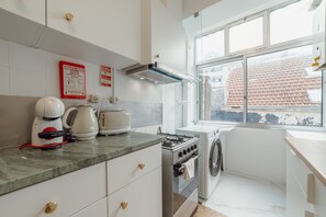 Fridge, microwave, oven, coffee/tea maker