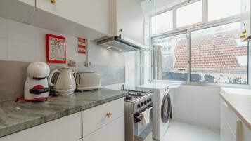 Fridge, microwave, oven, coffee/tea maker