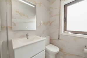 Bruser, hårtørrer, håndklæder, Sæbe