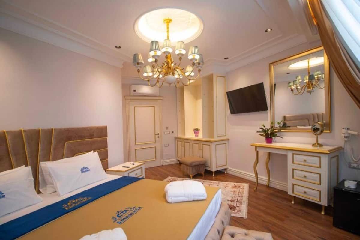 Egyptian cotton sheets, premium bedding, pillow-top beds, free minibar